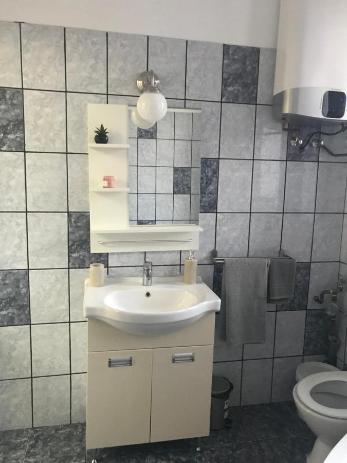 Garsoniera Mandrilor Leilighet Slănic Eksteriør bilde